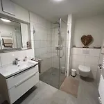 Penthouse Zweite Heimat - Mit Sauna, Dachterrasse Und Ab Mai Eigener Wallbox, Im Herz Von