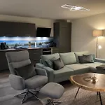公寓 Penthouse Zweite Heimat - Mit Sauna, Dachterrasse Und Ab Mai Eigener Wallbox, Im Herz Von *