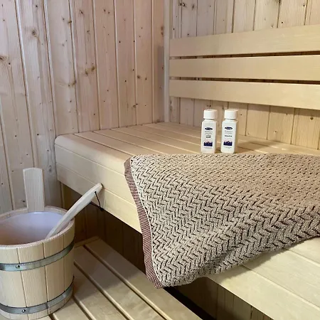 Penthouse Zweite Heimat - Mit Sauna, Dachterrasse Und Ab April Eigener Wallbox, Im Herz Von Apartmán *